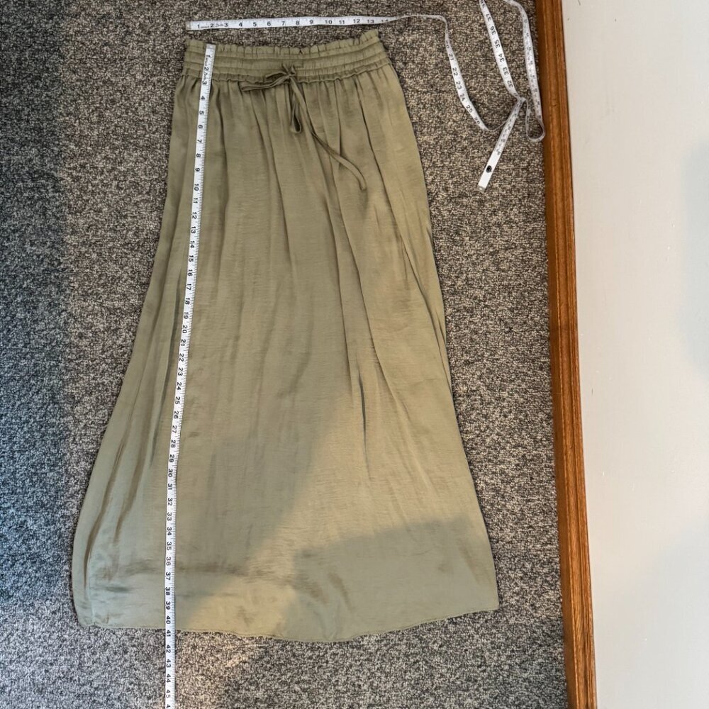 Hem & Thread Live it Up boho blogger Satin Green Maxi Skirt with Slit Size M - Picture 7 of 7
